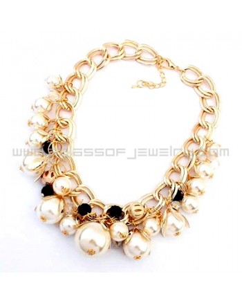 Pearl Collarbone Necklace